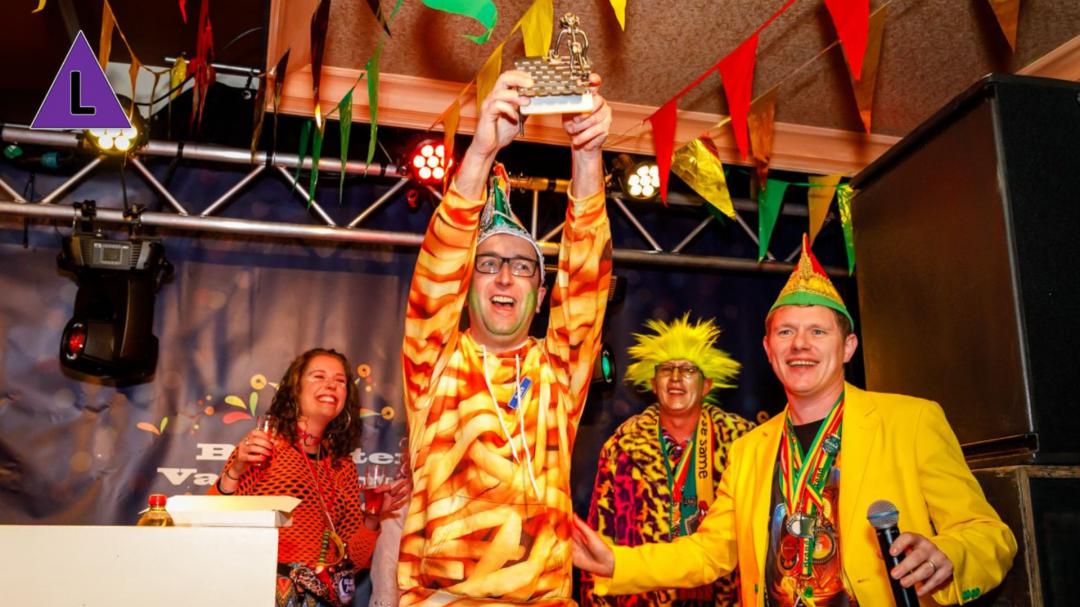Zoektocht naar 'PEX Hiej geit t Daak eraaf - Vastelaovesvierder van het Jaar 2026' Maasbracht van st