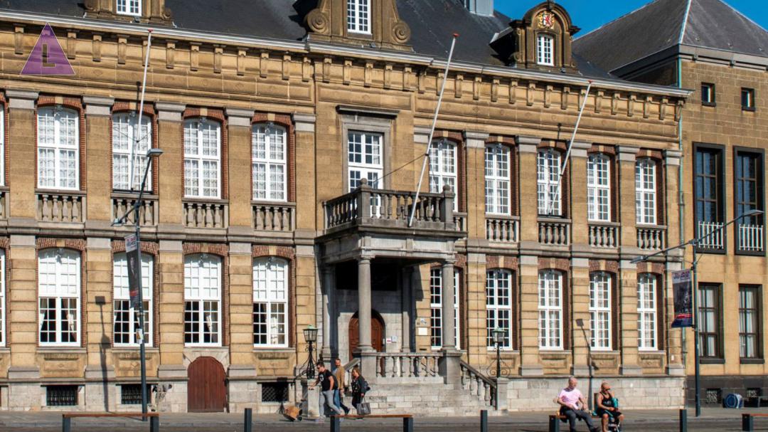 Historisch balkon stadhuis Roermond