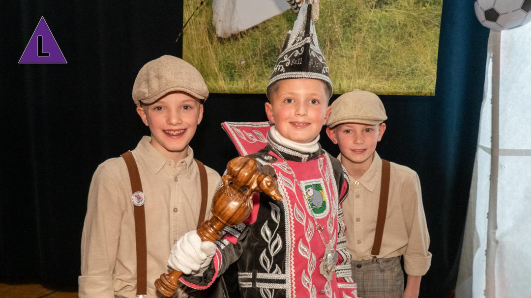 Jeugdprins D_Jay met zijn adjudanten Benjamin Linssen en Keano Koster