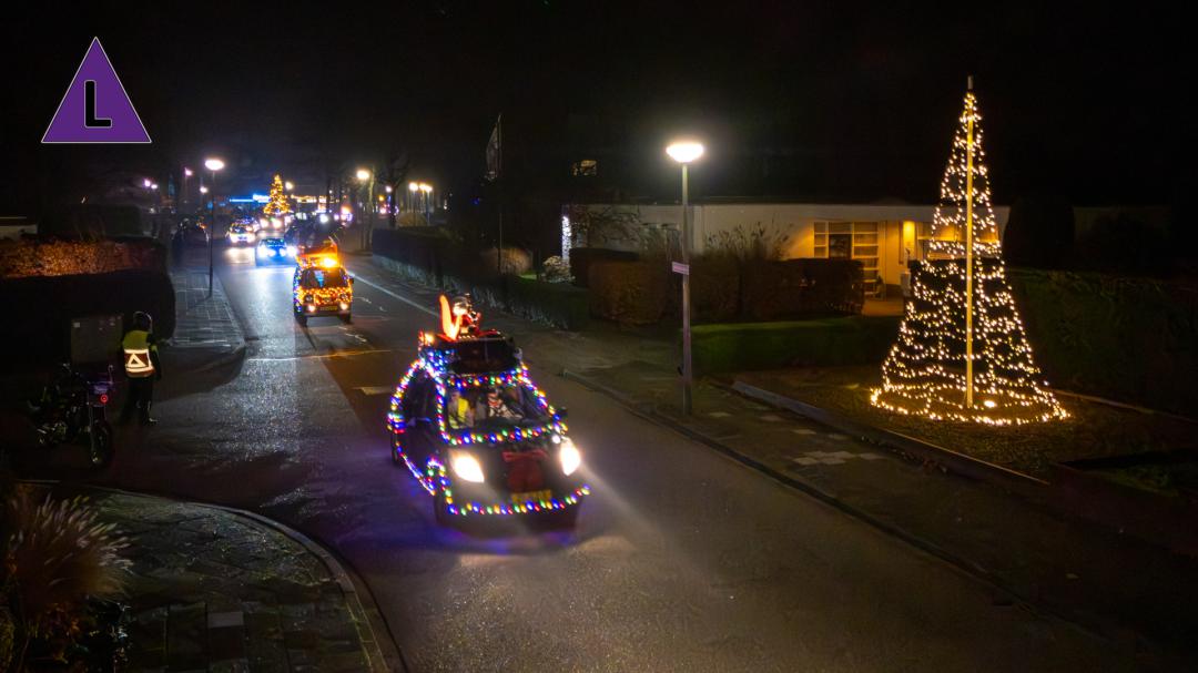 Sfeerimpressie Kerstlichtjesstoet 2025 door Roerdalen