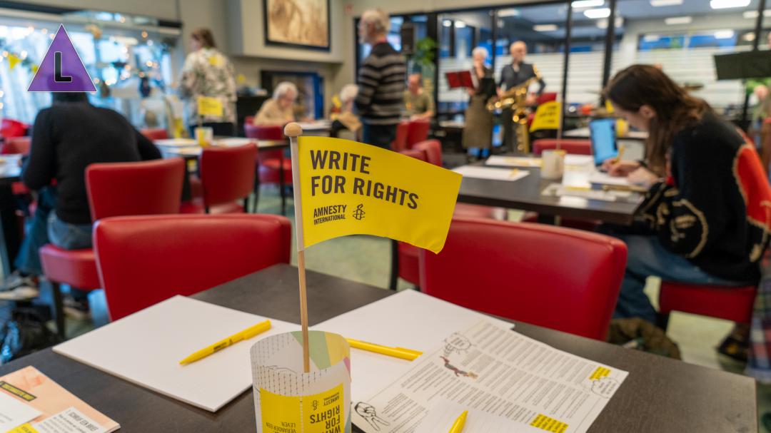 Sfeerreportage schrijfmarathon Amnesty International in Roggel