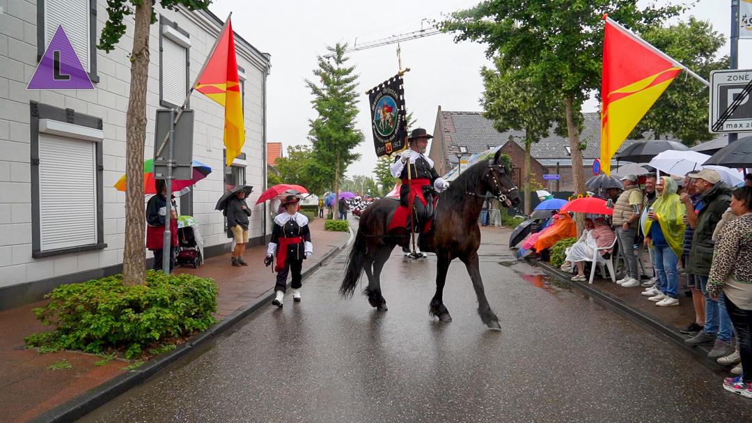 Kijk naar deel 2 van de optocht van OLS Heitse 2025