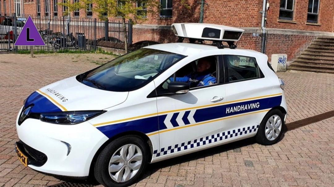 Voorbeeld van een scanauto voor parkeerhandhaving Voorbeeld van een scanauto voor parkeerhandhaving