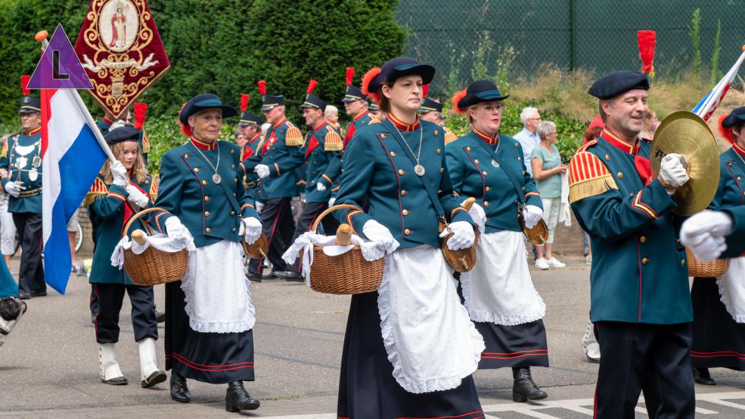 Sfeerimpressie optocht Bondsschuttersfeest in Haelen