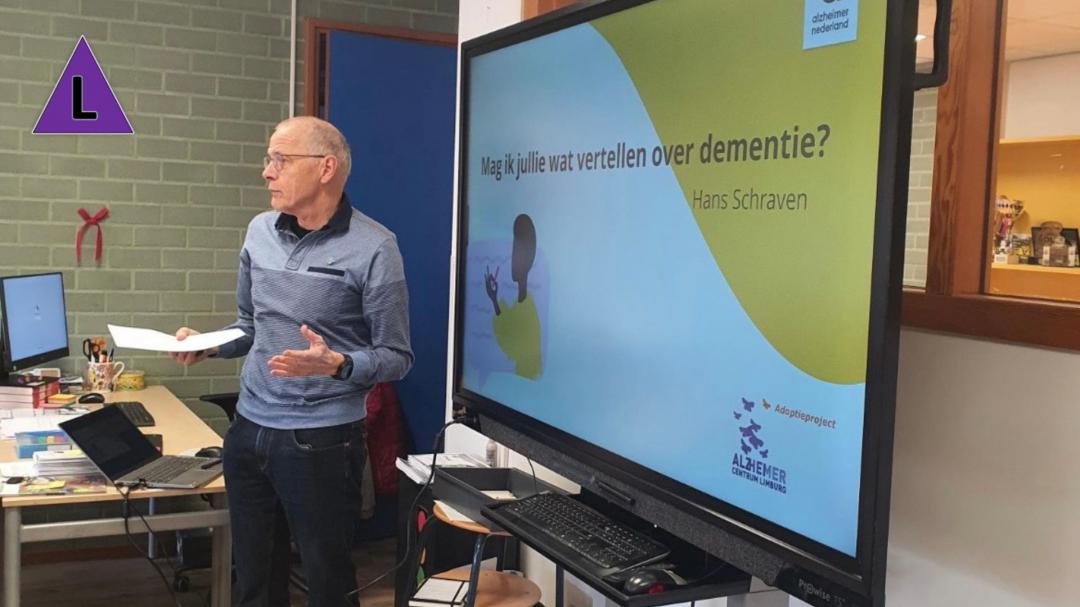 Leerlingen basisschool De Zjwiek Roggel krijgen les over dementie