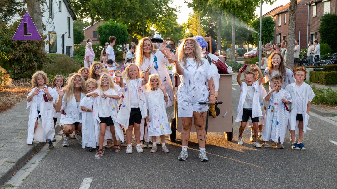 Sfeerreportage optocht kindervakantiewerk Roggel 2026