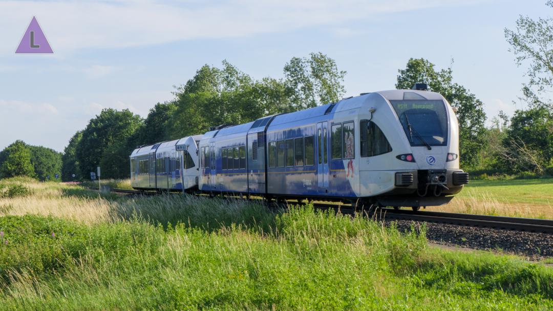 Arriva trein op de Maaslijn tussen Roermond en Nijmegen
