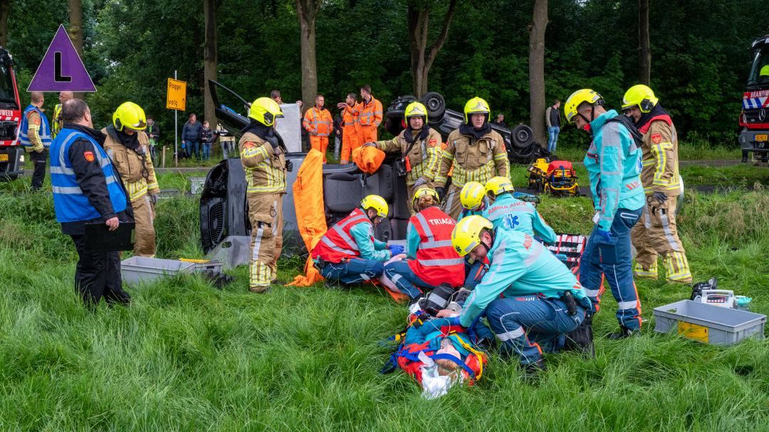 Grote hulpverleningsoefening van brandweer, ambulance en politie in Roggel