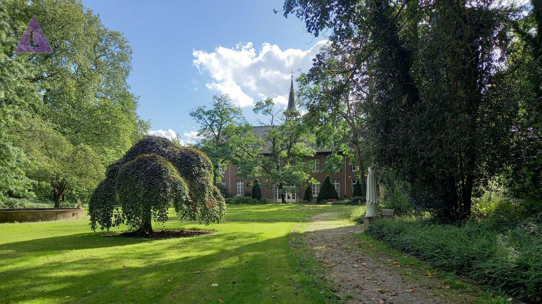 Bomenwandeling in Kloostertuin St. Elisabeth in Haelen
