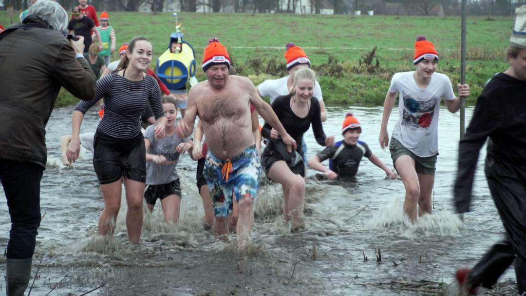 Geen Nieuwsjaarsduik in 2021 - terugblik op de Nieuwjaarsduik 2019 in Grathem