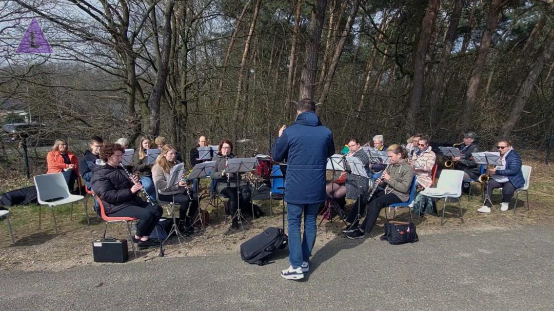 Sfeerimpressie muzikale jubileumwandeling Harmonie Crescendo Beegden